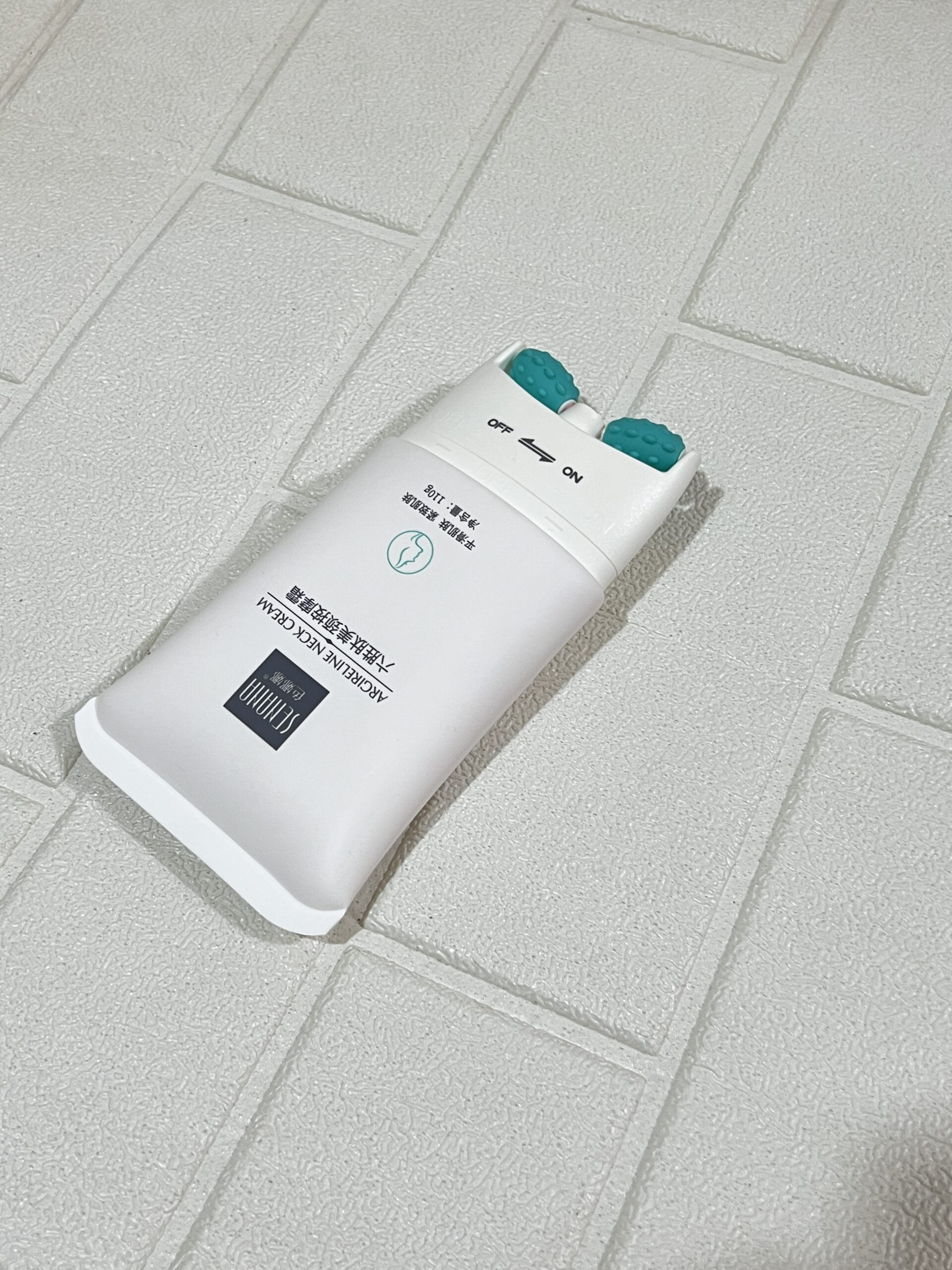 کرم رول ماساژی Senana کرم رول ماساژی Senana